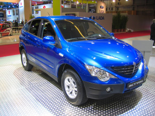 Картинка ssang yong actyon автомобили выставки уличные фото