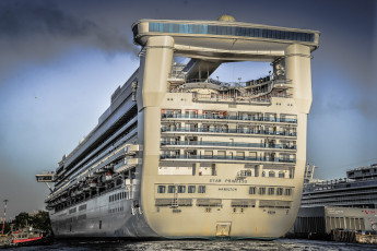 Картинка корабли лайнеры огромный круиз