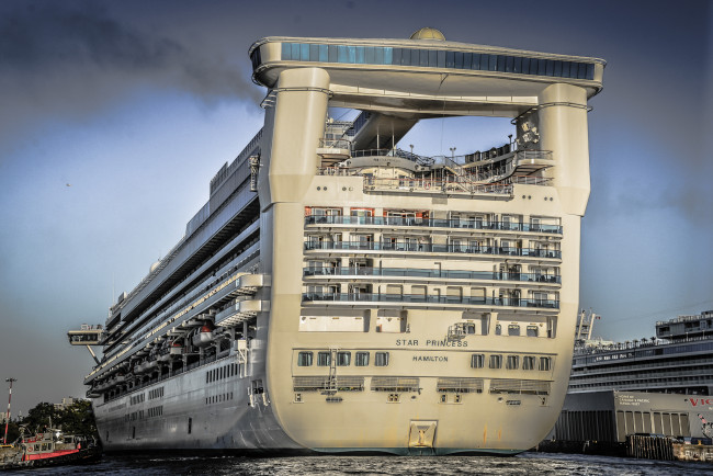 Обои картинки фото корабли, лайнеры, огромный, круиз