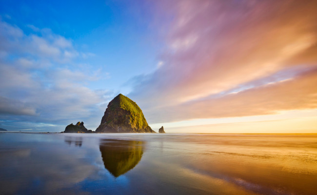 Обои картинки фото природа, побережье, берег, небо, камни, скала, море, облака