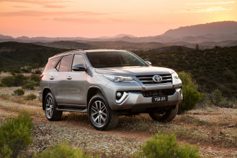 Картинка автомобили toyota fortuner crusade au-spec 2015г