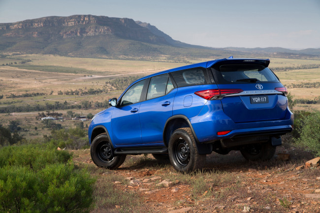 Обои картинки фото автомобили, toyota, 2015г, au-spec, crusade, fortuner