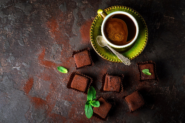 Обои картинки фото еда, конфеты,  шоколад,  сладости, шоколадные, мята, кофе