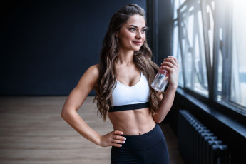 Картинка спорт фитнес окно спортивная форма пресс wallhaven модель женщины улыбка