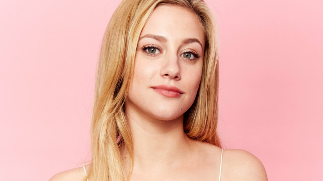Обои картинки фото девушки, lili reinhart, улыбка, лицо, блондинка