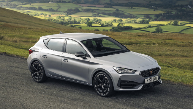 Обои картинки фото автомобили, cupra, серебристый, поля, холмы