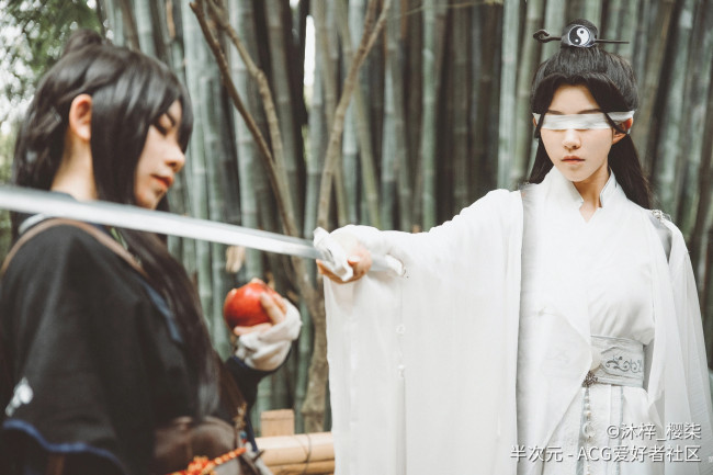 Обои картинки фото сюэ ян и сяо синчень, девушки, - креатив,  косплей, косплей, сюэ, ян, сяо, синчень, зелень, магистр, дьявольского, культа