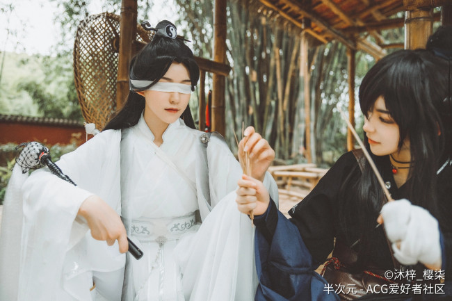 Обои картинки фото сюэ ян и сяо синчень, девушки, - креатив,  косплей, косплей, сюэ, ян, сяо, синчень, зелень, магистр, дьявольского, культа