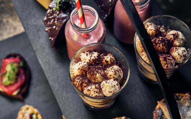 Обои картинки фото еда, мороженое,  десерты, бокалы, лакомство