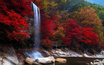 обоя природа, водопады, водопад, скала, деревья, осень, камни, озеро, забор