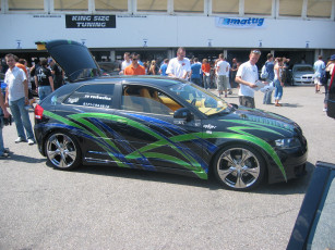 Картинка автомобили выставки уличные фото