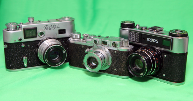 Обои картинки фото бренды, fed, фотоаппараты, фон, зелЁный, раритет, объективы, корпус, фед