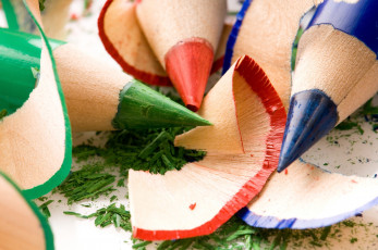 Картинка разное канцелярия книги карандаши синий зеленый красный цветные