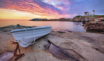 Картинка корабли лодки шлюпки зарево камни лодка маяк тучи океан бухта