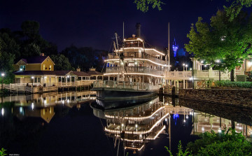 Картинка корабли пароходы фонари пароход дома пристань ночь река