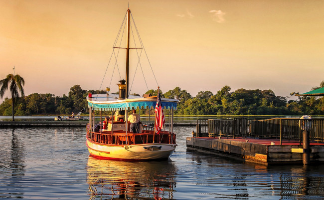 Обои картинки фото корабли, пароходы, река, пристань, паровое, судно