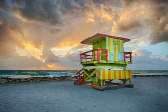 Картинка природа побережье океан будка тучи пляж