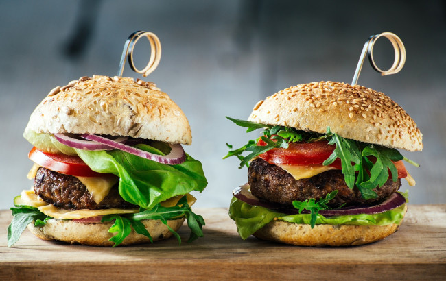Обои картинки фото еда, бутерброды,  гамбургеры,  канапе, фаст-фуд, котлета, начинка, булочки, чизбургер