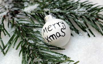 Картинка праздничные шары надпись снег ветка