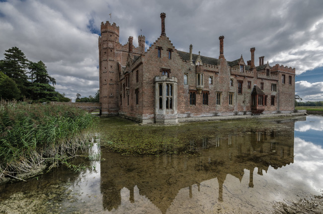 Обои картинки фото oxburgh hall, города, - здания,  дома, особняк