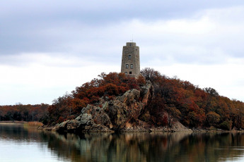 Картинка города -+дворцы +замки +крепости башня озеро остров