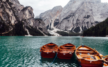 Картинка корабли лодки +шлюпки залив горы