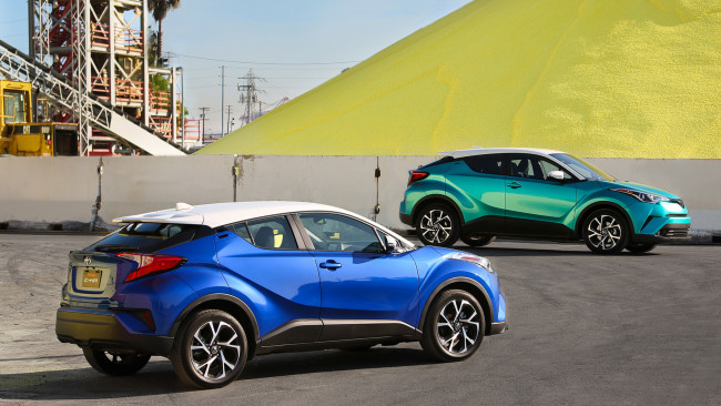Обои картинки фото toyota c-hr and c-hr r-code 2018, автомобили, toyota, r-code, c-hr, 2018