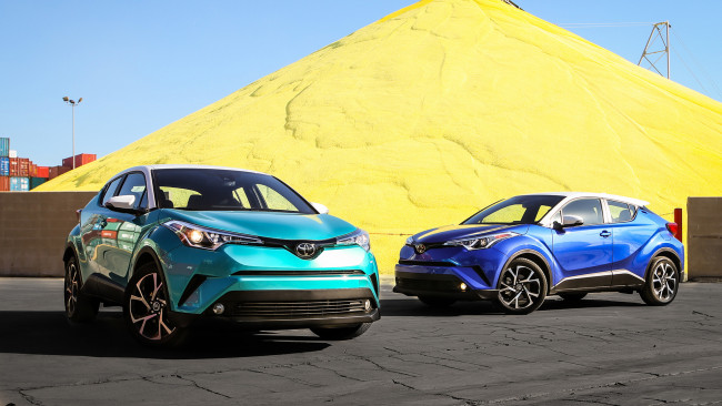 Обои картинки фото toyota c-hr and c-hr r-code 2018, автомобили, toyota, c-hr, 2018, r-code