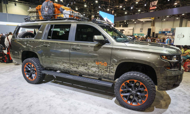 Обои картинки фото chevrolet  luke bryan suburban 2017, автомобили, выставки и уличные фото, bryan, suburban, 2017, luke, chevrolet