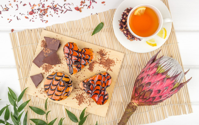 Обои картинки фото еда, пирожные,  кексы,  печенье, зелень, чай, сладости, цветок