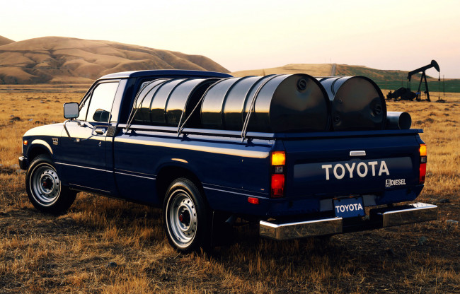 Обои картинки фото toyota deluxe long diesel truck 2wd 1982, автомобили, toyota, 1982, 2wd, long, deluxe, diesel, truck