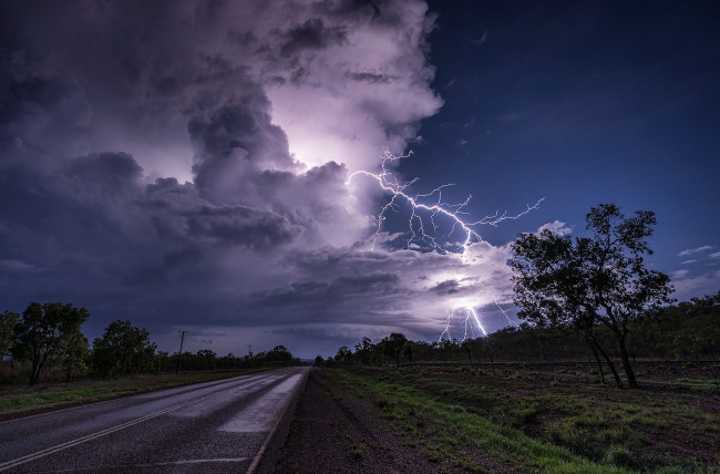 Обои картинки фото природа, молния,  гроза, простор