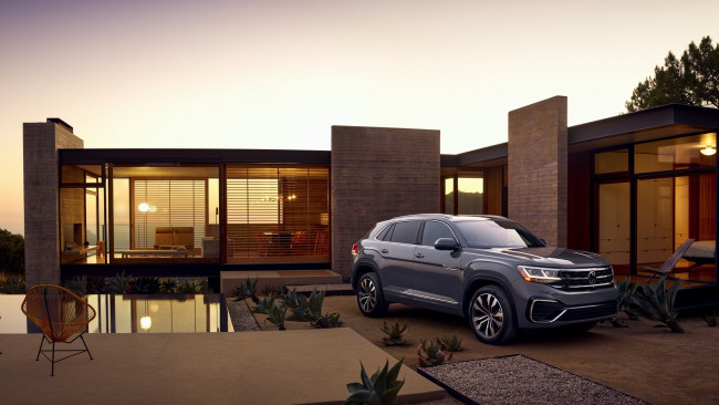 Обои картинки фото 2020 volkswagen atlas cross sport r-line, автомобили, volkswagen, r-line, двор, 2020, atlas, cross, sport, здания, фольцваген