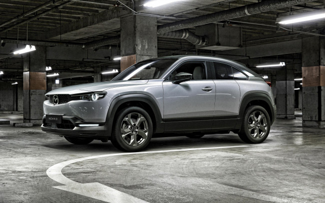 Обои картинки фото 2020  mazda mx-30, автомобили, mazda, экстерьер, 2020, mx-30, вид, сбоку, компактный, кроссовер, новинки, авто, серебристый, японские