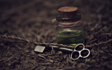 Картинка разное ключи +замки +дверные+ручки флакон ключ