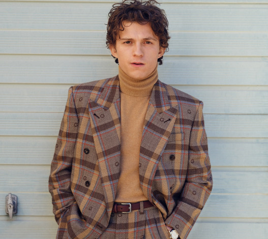 Обои картинки фото мужчины, tom holland, томас, стэнли, холланд, thomas, stanley, holland, актер, мужчина, знаменитости, tom, костюм, водолазка, стиль, фотосессия, 2021, года, кингстон, великобритания
