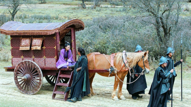 Обои картинки фото кино фильмы, the wolf, цзичун, девушка, разговор, повозка