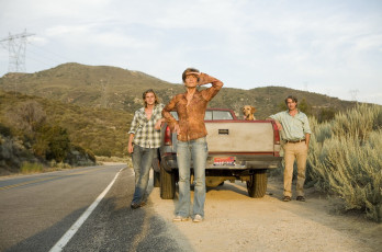 обоя кино фильмы, georgia rule, люди, машина, собака, дорога, горы