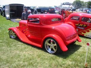 Картинка автомобили выставки уличные фото