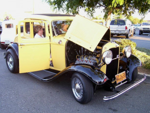 Картинка автомобили выставки уличные фото