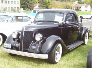 Картинка автомобили выставки уличные фото