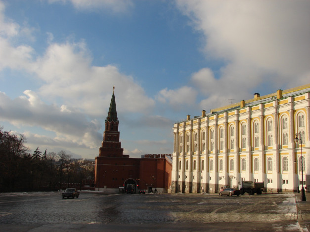 Обои картинки фото вид, на, боровицкую, башню, города