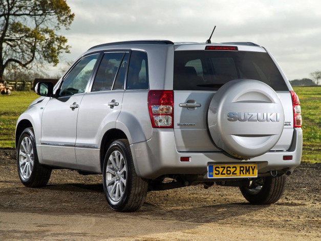 Обои картинки фото автомобили, subaru, suzuki, grand, vitara