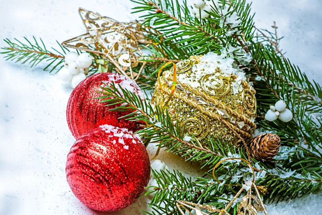 Обои картинки фото праздничные, шарики, ветка, шишка