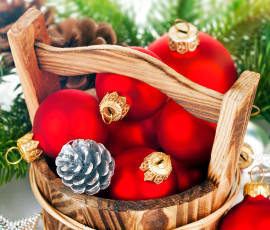 Картинка праздничные шарики ведро шишки алый