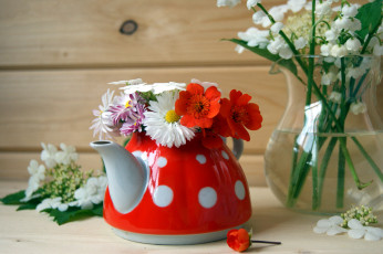 Картинка цветы разные+вместе гортензия ландыши кувшин заварник