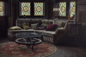 Картинка интерьер гостиная витражи стол лампа подушки диван комната