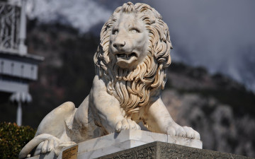 Картинка города -+памятники +скульптуры +арт-объекты лев алупка