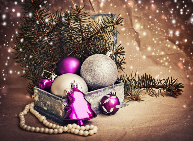 Обои картинки фото праздничные, украшения, ветка, шарики, игрушки, бусы, коробка