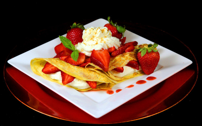 Обои картинки фото еда, блины,  оладьи, клубника, сливки, мята